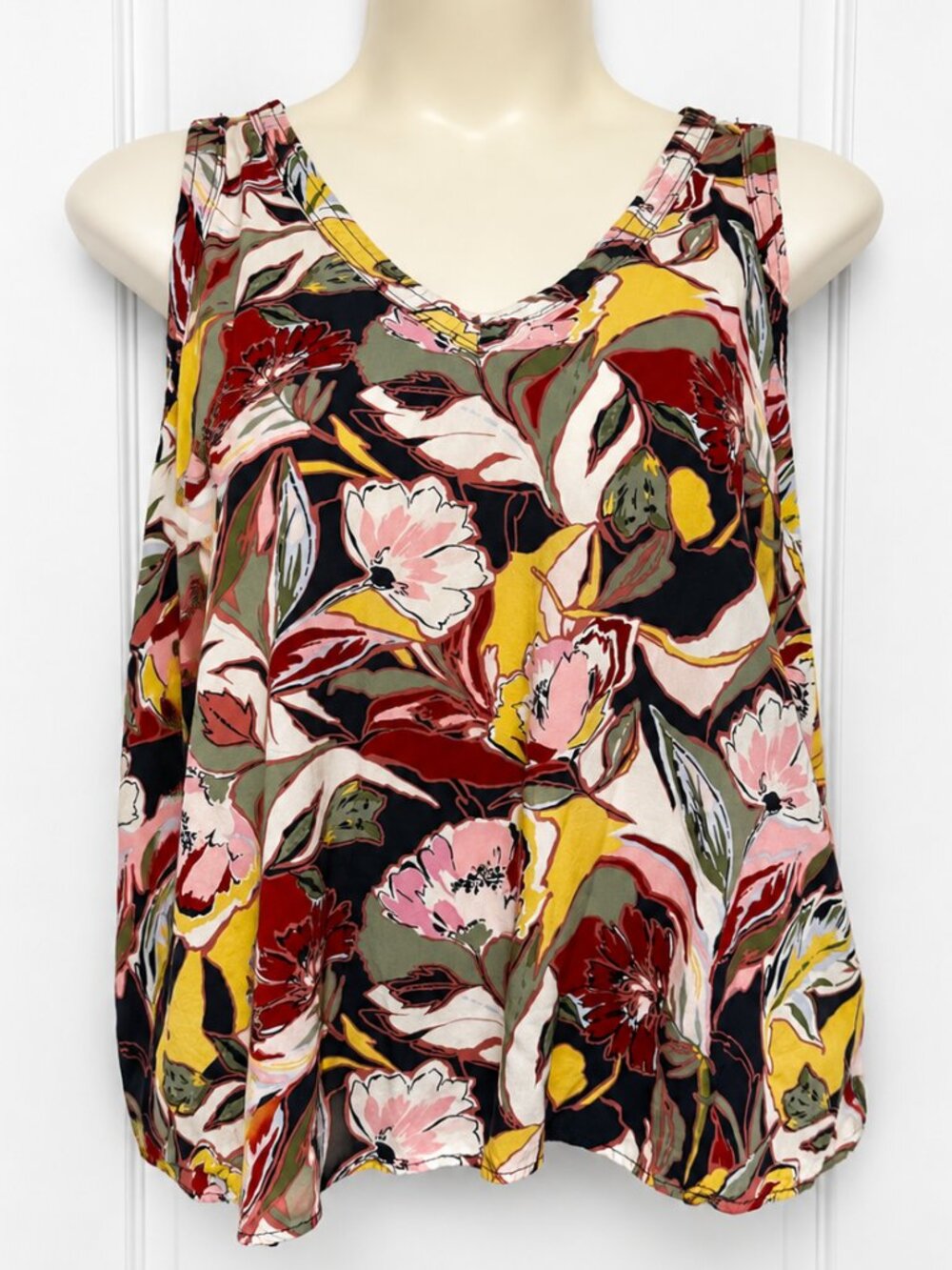 Torrid Floral Tank Top Size 1 14/16 Multicolor V-Neck Flowy
